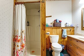 On-site Winery & Historic Charm: Uniontown Escape