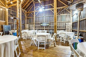 On-site Winery & Historic Charm: Uniontown Escape