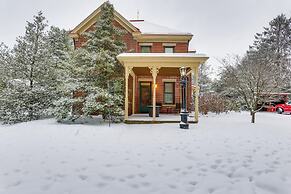 On-site Winery & Historic Charm: Uniontown Escape