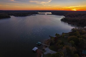 Private Boat Ramp & Dock: Kentucky Lake Cabin!