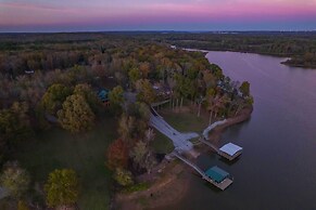Private Boat Ramp & Dock: Kentucky Lake Cabin!