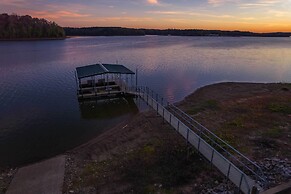 Private Boat Ramp & Dock: Kentucky Lake Cabin!