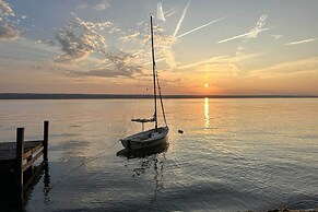 Boat, Grill & Unwind: Lakefront Cayuga Home!