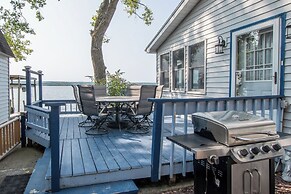 Boat, Grill & Unwind: Lakefront Cayuga Home!
