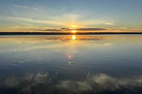 Boat, Grill & Unwind: Lakefront Cayuga Home!