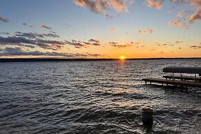 Boat, Grill & Unwind: Lakefront Cayuga Home!