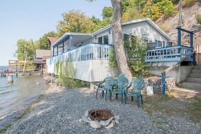 Boat, Grill & Unwind: Lakefront Cayuga Home!