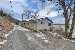 Boat, Grill & Unwind: Lakefront Cayuga Home!