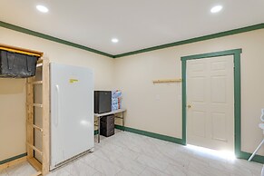 9 Mi to Lake Carlsbad: Pet-friendly Apt