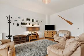 Maes-y-berllan - Close to Village and Beach