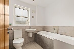 Maes-y-berllan - Close to Village and Beach