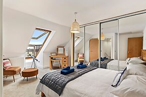 Maes-y-berllan - Close to Village and Beach