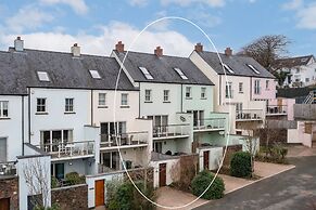 Maes-y-berllan - Close to Village and Beach