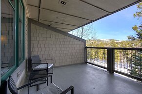 Cozy Ski Chalet With Large Balcony 1 Bedroom Condo