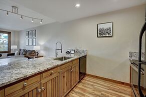 Cozy Ski Chalet With Large Balcony 1 Bedroom Condo