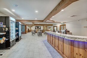 Cozy Ski Chalet With Large Balcony 1 Bedroom Condo