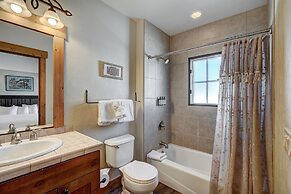 Spacious, Updated Townhome With Private Garage 3 Bedroom Condo