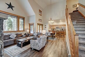 Spacious, Updated Townhome With Private Garage 3 Bedroom Condo