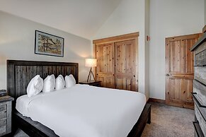 Spacious, Updated Townhome With Private Garage 3 Bedroom Condo