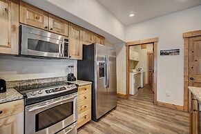 Spacious, Updated Townhome With Private Garage 3 Bedroom Condo