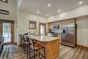 Spacious, Updated Townhome With Private Garage 3 Bedroom Condo