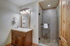 Spacious, Updated Townhome With Private Garage 3 Bedroom Condo