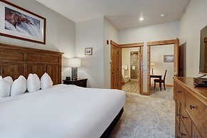 Spacious, Updated Townhome With Private Garage 3 Bedroom Condo