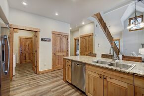 Spacious, Updated Townhome With Private Garage 3 Bedroom Condo