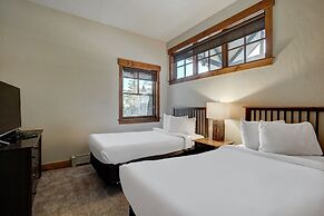 Spacious, Updated Townhome With Private Garage 3 Bedroom Condo