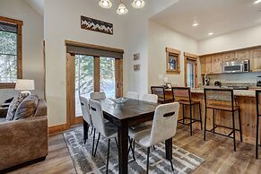 Spacious, Updated Townhome With Private Garage 3 Bedroom Condo