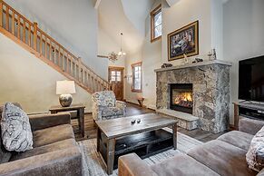 Spacious, Updated Townhome With Private Garage 3 Bedroom Condo