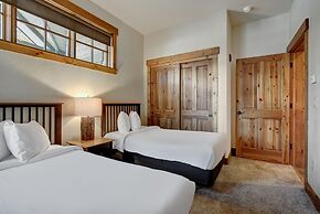 Spacious, Updated Townhome With Private Garage 3 Bedroom Condo