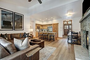 Updated, Modern Townhome With Private Garage 2 Bedroom Condo