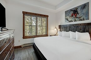 Updated, Modern Townhome With Private Garage 2 Bedroom Condo