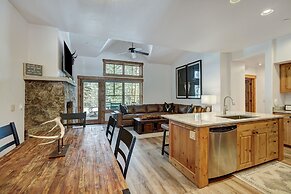 Updated, Modern Townhome With Private Garage 2 Bedroom Condo