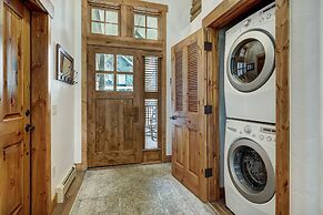 Updated, Modern Townhome With Private Garage 2 Bedroom Condo