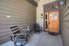 Updated, Modern Townhome With Private Garage 2 Bedroom Condo