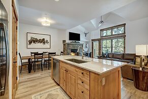 Updated, Modern Townhome With Private Garage 2 Bedroom Condo