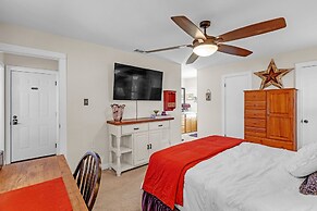 Dean's Retreat At Georgetown 3 Bedroom Dean's Retreat in Georgetown Sp