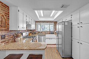 Dean's Retreat At Georgetown 3 Bedroom Dean's Retreat in Georgetown Sp