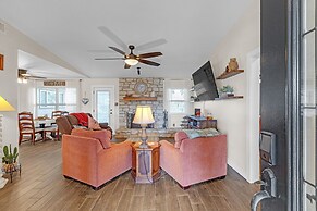 Dean's Retreat At Georgetown 3 Bedroom Dean's Retreat in Georgetown Sp