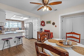 Dean's Retreat At Georgetown 3 Bedroom Dean's Retreat in Georgetown Sp