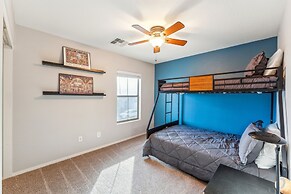 Desert Oasis W/ Pool & Stunning Mountain Views 4 Bedroom Home