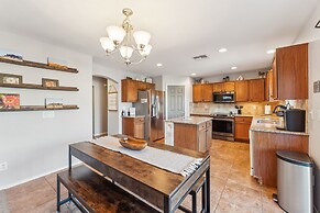 Desert Oasis W/ Pool & Stunning Mountain Views 4 Bedroom Home