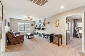 Desert Oasis W/ Pool & Stunning Mountain Views 4 Bedroom Home