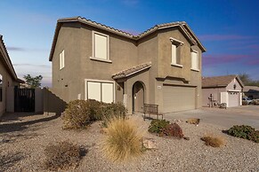 Desert Oasis W/ Pool & Stunning Mountain Views 4 Bedroom Home