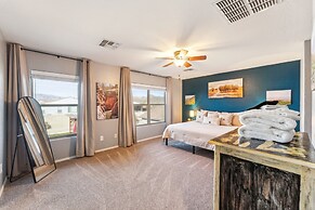Desert Oasis W/ Pool & Stunning Mountain Views 4 Bedroom Home