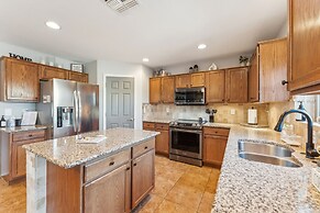 Desert Oasis W/ Pool & Stunning Mountain Views 4 Bedroom Home