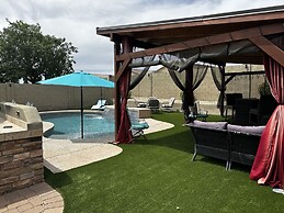 Desert Oasis W/ Pool & Stunning Mountain Views 4 Bedroom Home