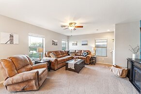 Desert Oasis W/ Pool & Stunning Mountain Views 4 Bedroom Home